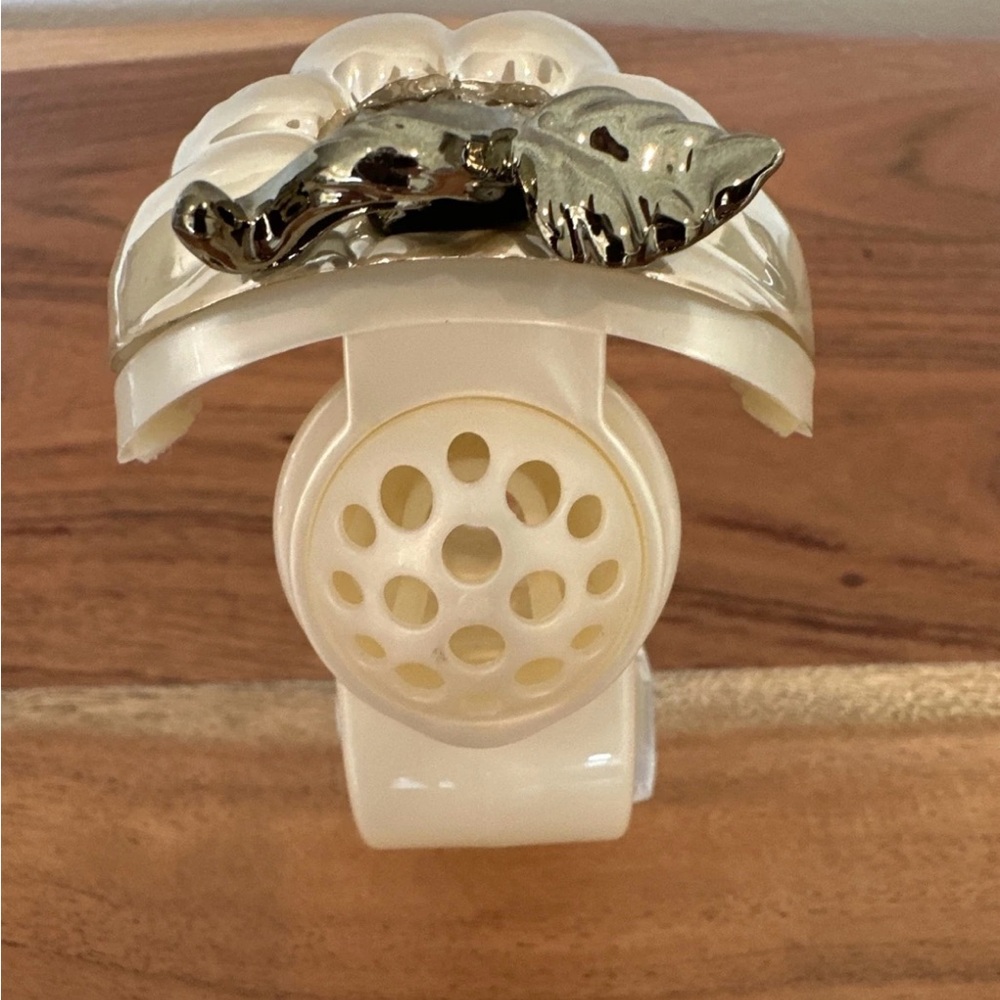 Bath & Body Works: Fall White Shiny Pumpkin Wallflower Plug - Picture 6 of 6